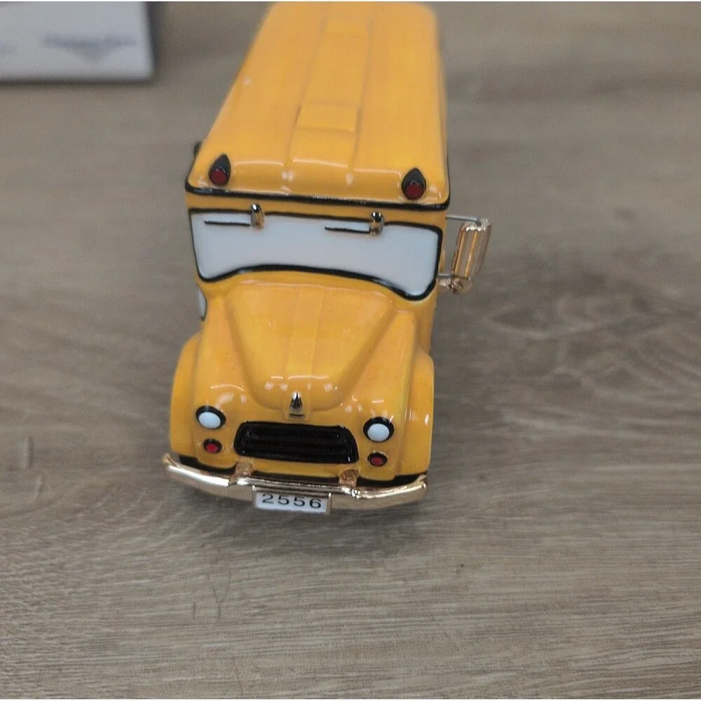 Dept 56  Snow Village - School Bus Classic Cars #55292